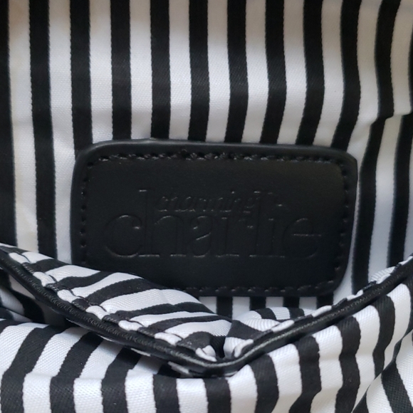 Gold Clutch with removable chain - Picture 5 of 5